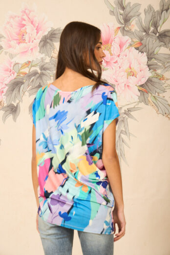 חולצה אסימטרית צבעונית