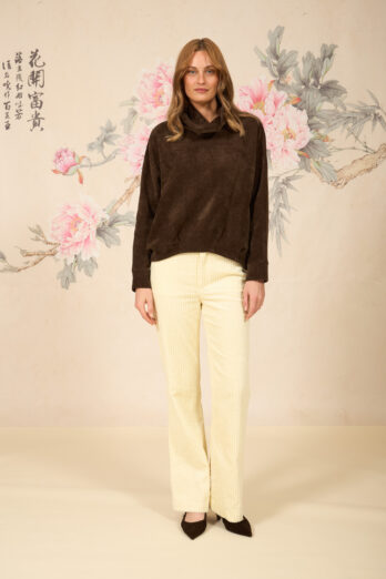 עליונית מרסדס ארוכה חומה